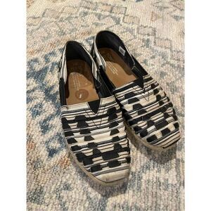 Toms slip on canvas flats size 7